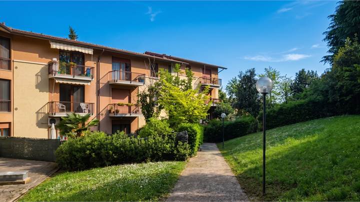 Attico quadrilocale in centro con box doppio – ultimo piano, ampi spazi e grande potenziale